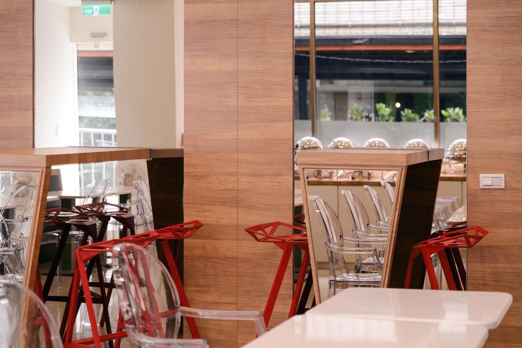 Kiwi-Taichung Station Branch 1 Hotel Exterior photo